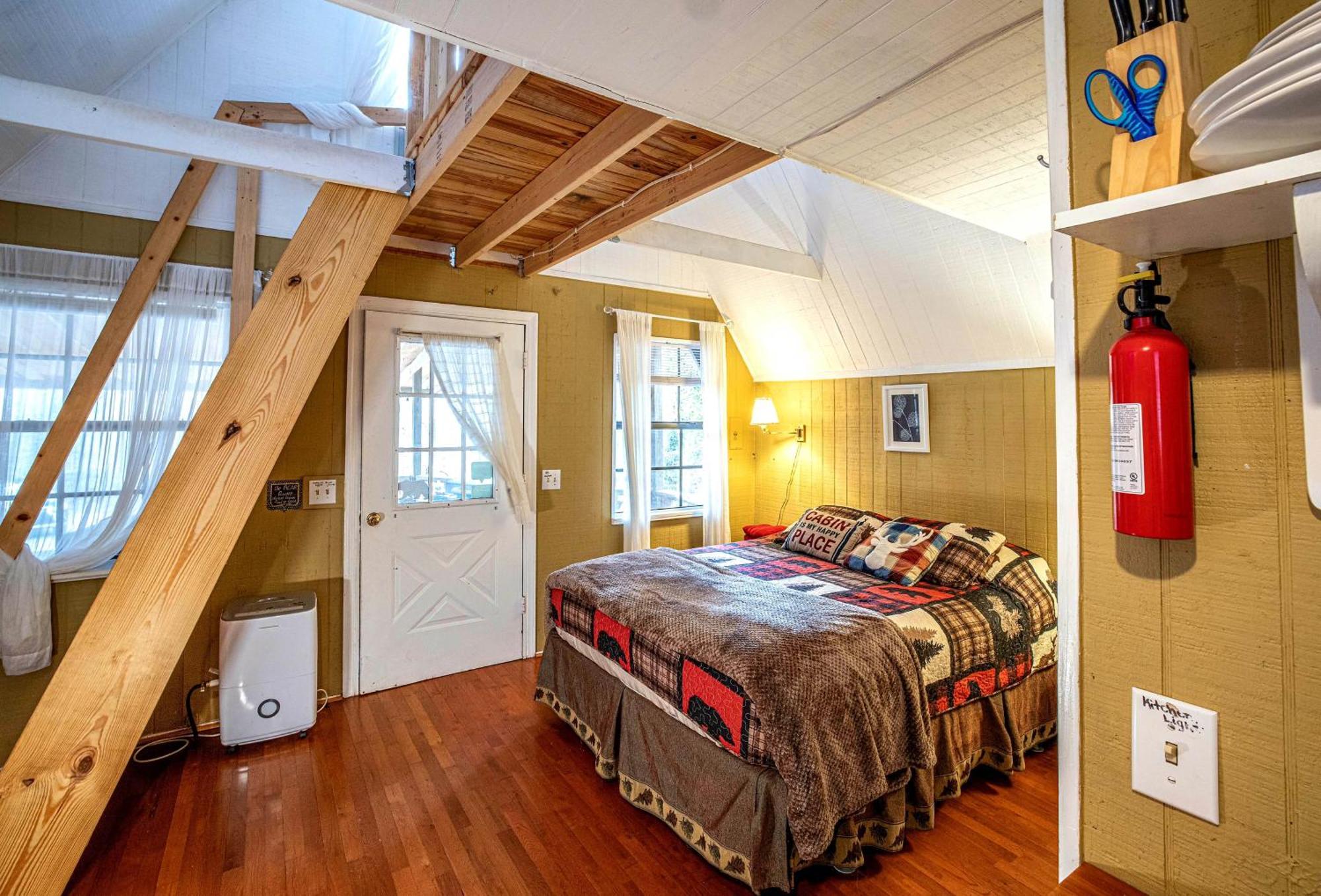 Bear Creek Lodge And Cabins In Helen Ga - Pet Friendly, River On Property, Walking Distance To Downtown Helen Luaran gambar