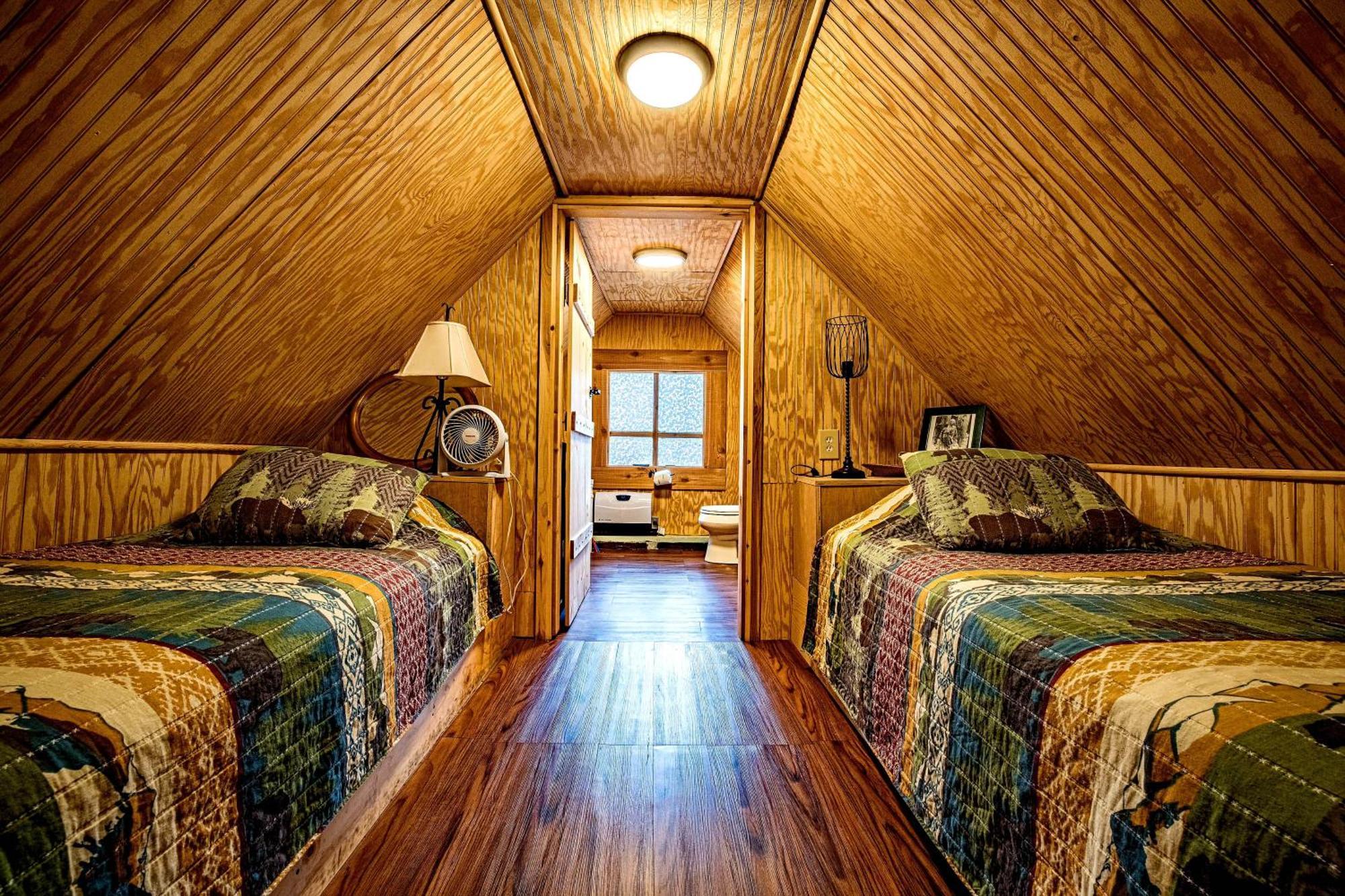 Bear Creek Lodge And Cabins In Helen Ga - Pet Friendly, River On Property, Walking Distance To Downtown Helen Luaran gambar